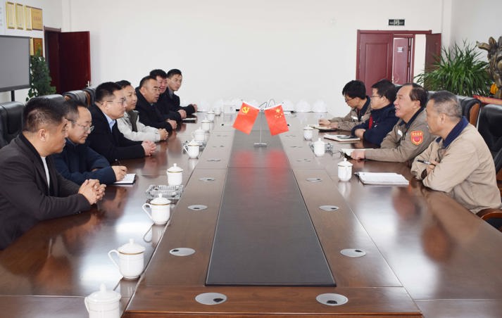 察右前旗旗委常委、統(tǒng)戰(zhàn)部部長朝魯孟深入旭峰炭素公司開展“助企行動”專項調(diào)研